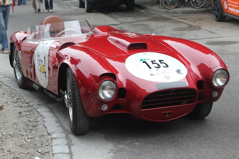Lancia D24 auf dem Residenzplatz in Salzburg