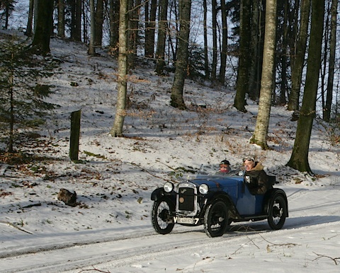 Offene Fahrt in der Winterlandschaft