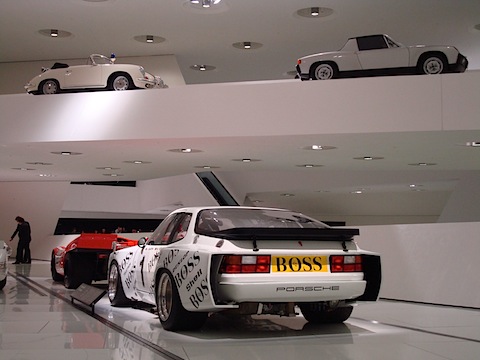 Artikelbild Winterzeit ist Museumszeit - ein Besuch im Porschemuseum in Stuttgart