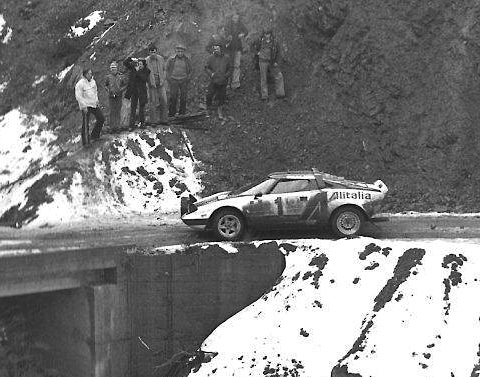 Munari auf dem Lancia Stratos an der Rallye Monte Carlo von 1977