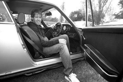 Sebastian Vettel in einem alten Porsche 911 in Melbourne im Jahre 2011