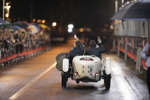 Den Champagner gibt es zum Schluss - Impressionen von der Mille Miglia 2008