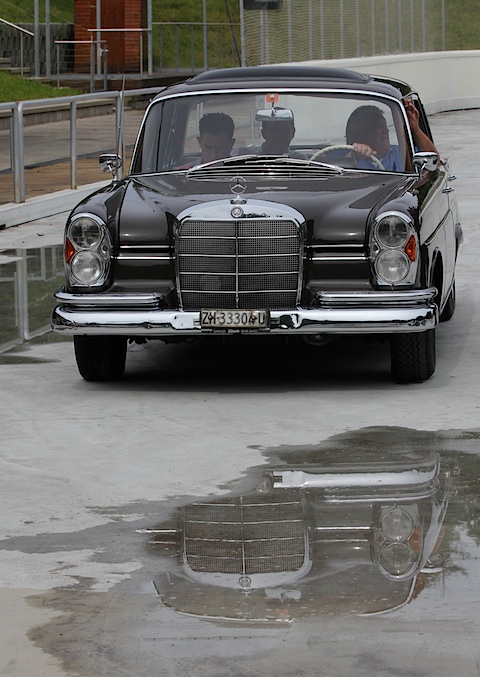 Mercedes-Benz Limousine verlässt die DolderClassics im Juni 2012