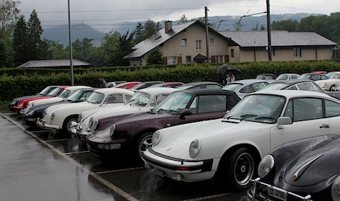 Porsche-Modelle aller frueheren Baureihen reihten sich auf