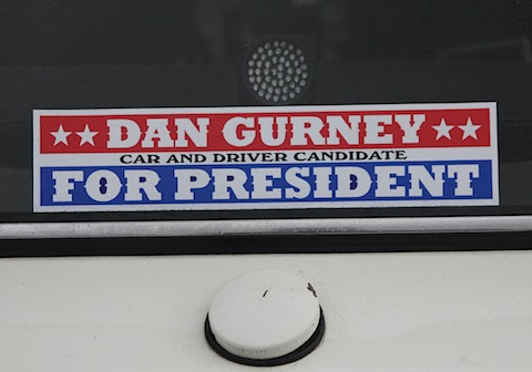 Gurney for President - Kleber hinten auf einem Lotus-Cortina