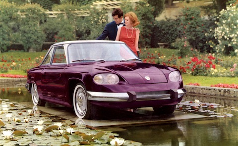 Panhard 24 CT von 1963 im Teich bei der Präsentation bei Monthléry