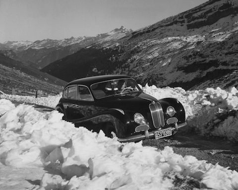 BMW 501 von 1953 im Schnee