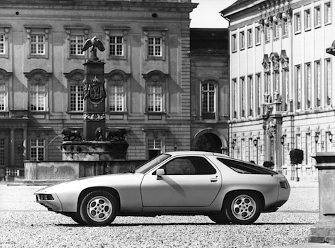 Porsche 928 - präsentiert im Jahr 1977