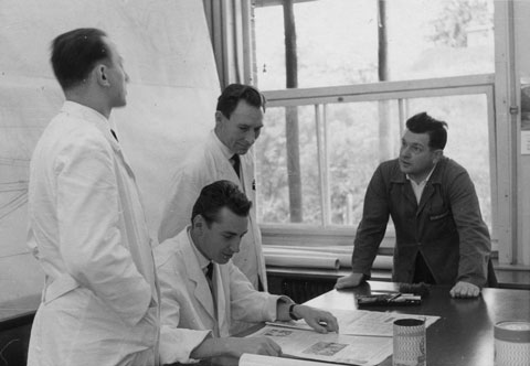 Bei Porsche - Lothacker, Srock, Maag, Schröder (© Archiv Gerhard Schröder)