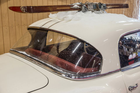 Hardtop/Skier auf dem Mercedes-Benz 190 SL an der Rétromobile Paris 2018 (© Daniel Reinhard)