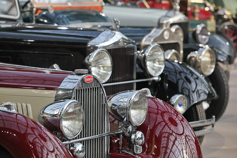 Vorkriegsautos bei der Bonhams Versteigerung im Grand Palais 2018