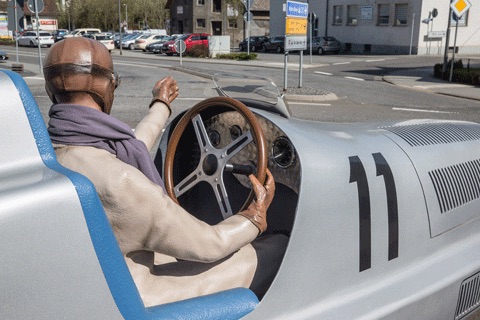 von Brauchitsch im Mercedes-Benz W25 im Kreisel von Adenau (© Daniel Reinhard)