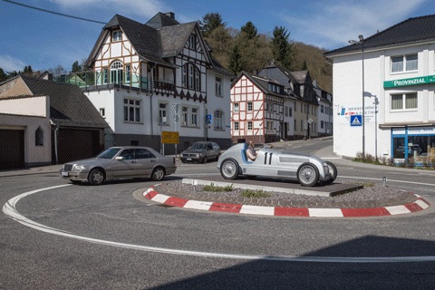 Artikelbild Rennsportlicher Kreisverkehr