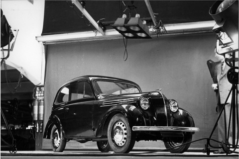 Zweitüriger Renault Juvaquatre um 1940 (© Renault)