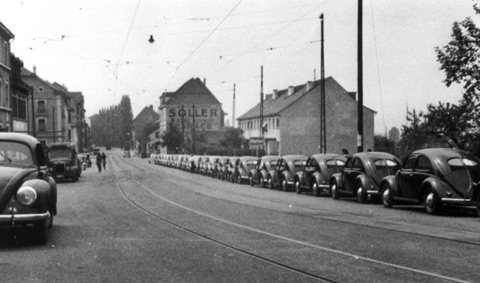 Die ersten 25 VW Käfer, die von der AMAG am 5.5.1948 importiert wurden (© AMAG)