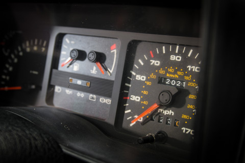 Tacho des Ford Sierra RS500 Cosworth von 1987 (© Silverstone Auctions)