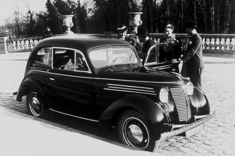 Renault Juvaquatre 1937 (© Renault)