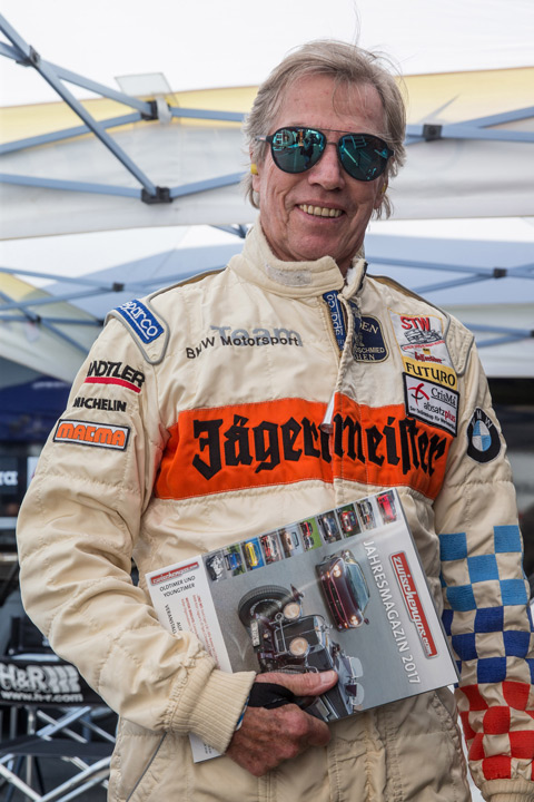 Prinz Leoppold von Bayern mit zwischengas-Jahresmagazin am Lausitzring (© Daniel Reinhard)