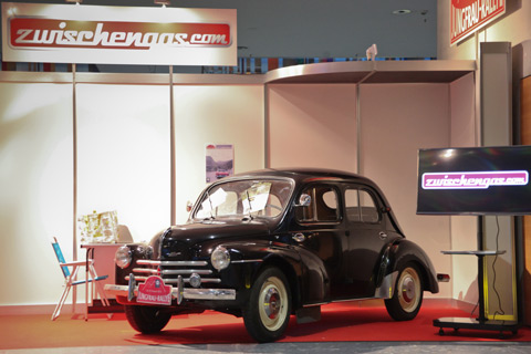 Renault 4 CV von 1960 auf dem Zwischengas-Stand an der Retro Classics 2015