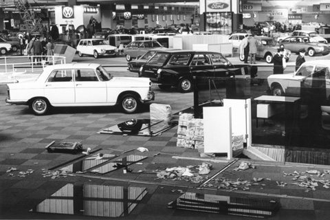 Autosalon Paris 1972 - Peugeot-Stand vor der Eröffnung