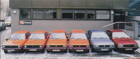 Die Formel-E-Modelle von VW im Vergleich zu den Normalversionen (© Auto Motor und Sport)