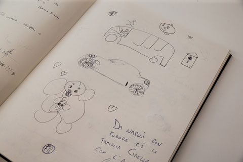 Gästebuch Alfa Romeo Museum Arese - Kinder-Zeichnung (© Daniel Reinhard)