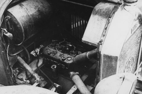 Vierzylindermotor des Mathis von 1921 im Jahr 1968