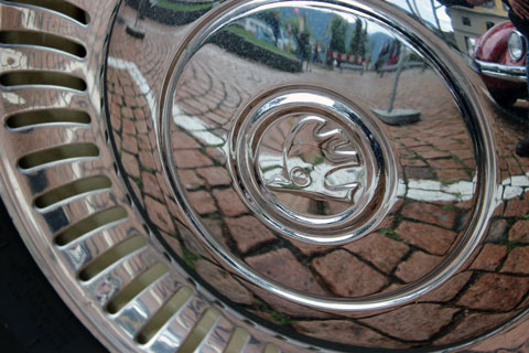 Radkappe Skoda Octavia von damals (links)