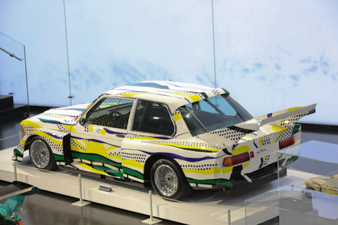 BMW 320 Gruppe 5 von 1977, gestaltet von Roy Lichtenstein (© Bruno von Rotz)