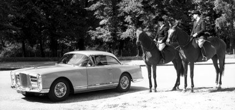 Facel Vega mit Pferden