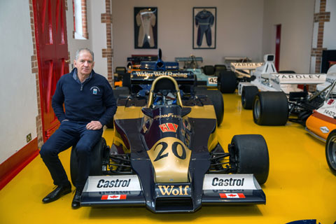 Jody Scheckter inmitten seiner Rennwagensammlung (© Daniel Reinhard)