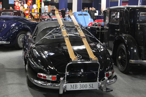 Mercedes-Benz 300 SL mit Skiern, versteigert von Artcurial in Paris 2019