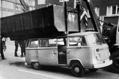 VW Bus unter extremer Last