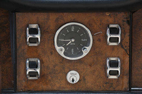 Uhr im Lagonda Rapide von 1963