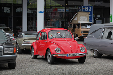 VW Käfer auf dem Besucherparkplatz an der Motorworld Classics Bodensee 2019