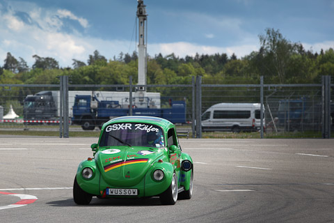 VW Käfer mit Kawasaki-Motor auf dem Rundkurs an der Motorworld Classics Bodensee 2019