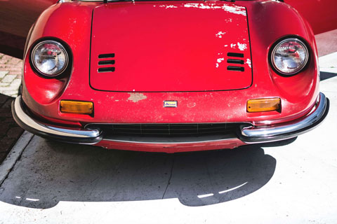 Front des Dino 246 GTS 1972 (© Sébastien Defaux - Courtesy Artcurial)