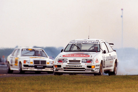 Klaus Ludwig im Ford Sierra Cosworth im Jahr 1988 (© Daimler AG)