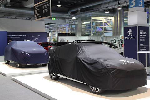 Auto Zürich 2019 - aktuelle Peugeot-Modelle abgedeckt