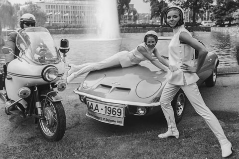 Opel GT wirbt 1969 für die IAA (© Opel / PSA)