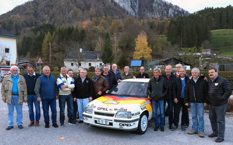 Gruppenfoto mit Opel Kadett GTE