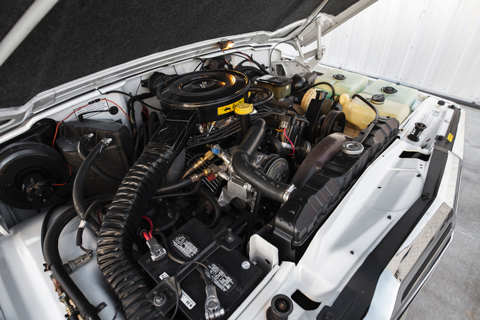 Motor des Jeep Wagoneer von 1989 (© Barrett-Jackson)