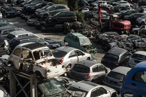 Fiat Panda auf dem Schrottplatz in Italien (© Daniel Reinhard)