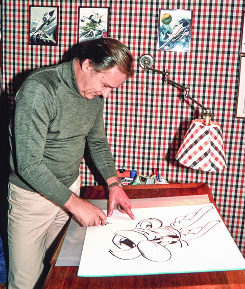 Albert Uderzo zeichnet seinen Comicshelden Asterix (© Wolfgang Wilhelm)