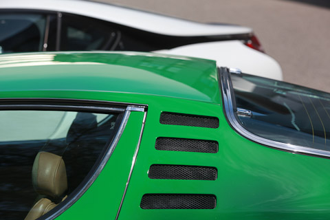 BMW i8 und Alfa Romeo Montreal (© Bruno von Rotz)