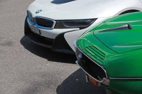 BMW i8 und Alfa Romeo Montreal (© Bruno von Rotz)
