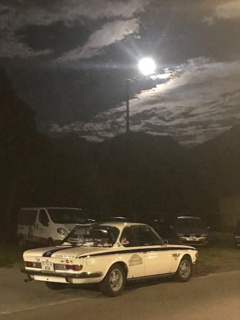 Passfahren bei Mondschein