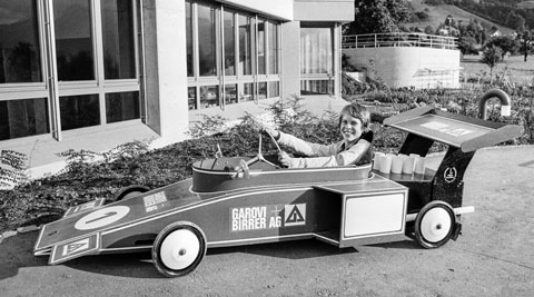 Daniel Reinhard als Junge in einem miniaturisierten Lotus 72