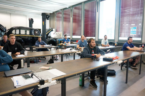 Klassenunterricht bei der IGfS-Restauratoren-Ausbildung