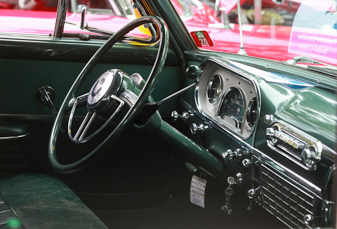 Cockpit des Packard Cavalier Sedan von 1954 am ZCCA 2020